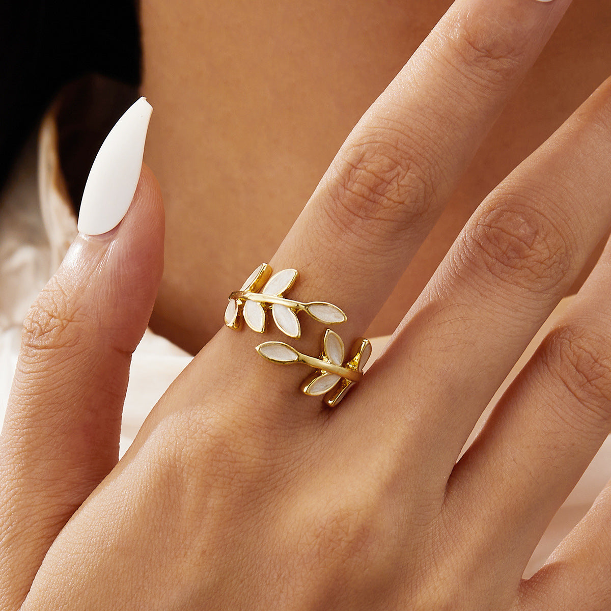 Issabeau™ Adjustable Leaf Ring